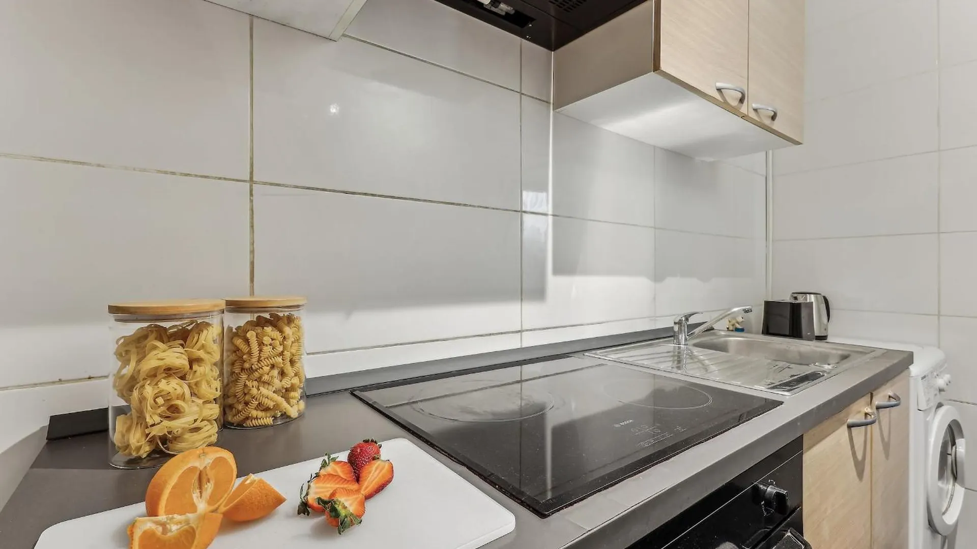 Апартаменты Bnbnova - 1Br - Le Marais & Quartier Montorgueil Париж